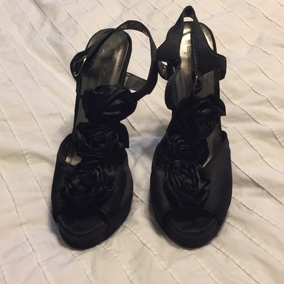 Black heels - Picture 1 of 2